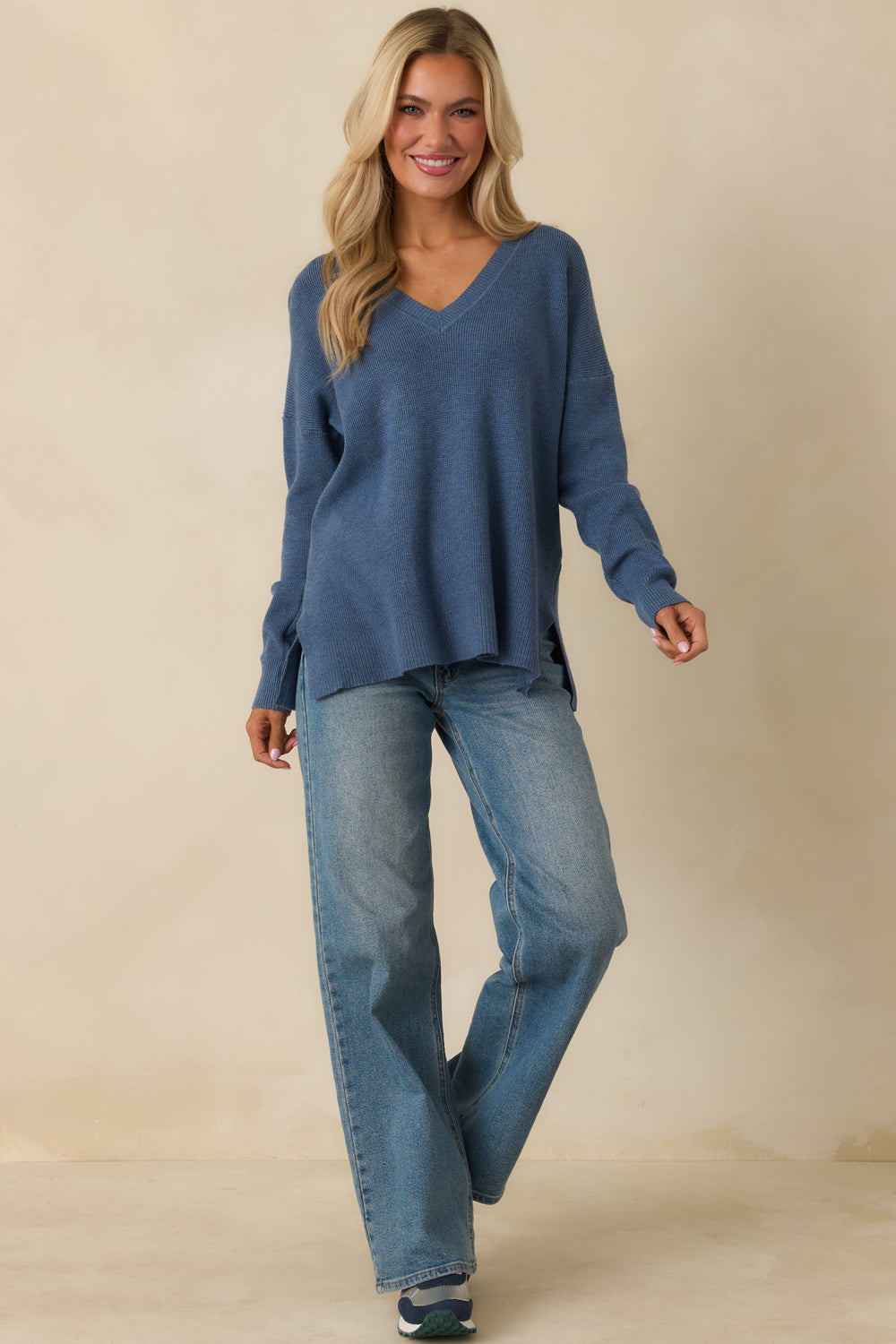 Blue-Sweater-With-V-Neckline-And-Long-Sleeves