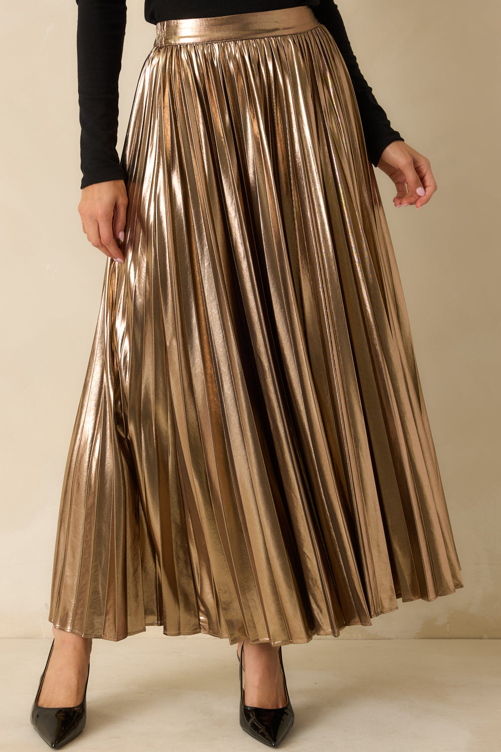 Bronze-Metallic-Pleated-Maxi-Skirt-Close-View-Front-Waistband