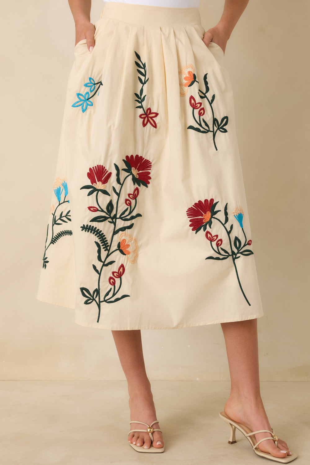 Close-View-Soft-Pleating-Floral-Embroidery-Natural-Colored-Fabric