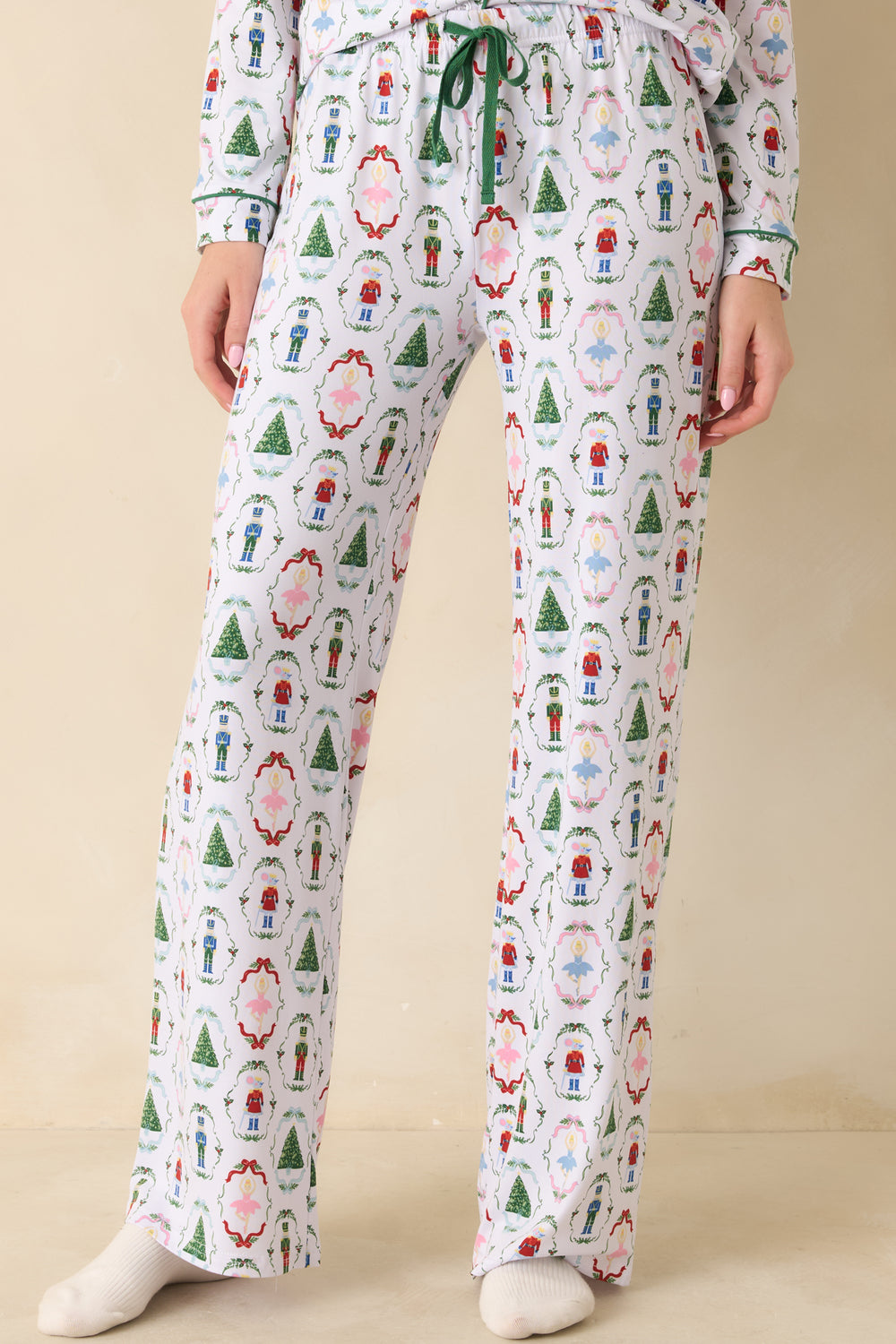 Cropped-Front-View-Drawstring-Waist-Green-Piping-Waistband