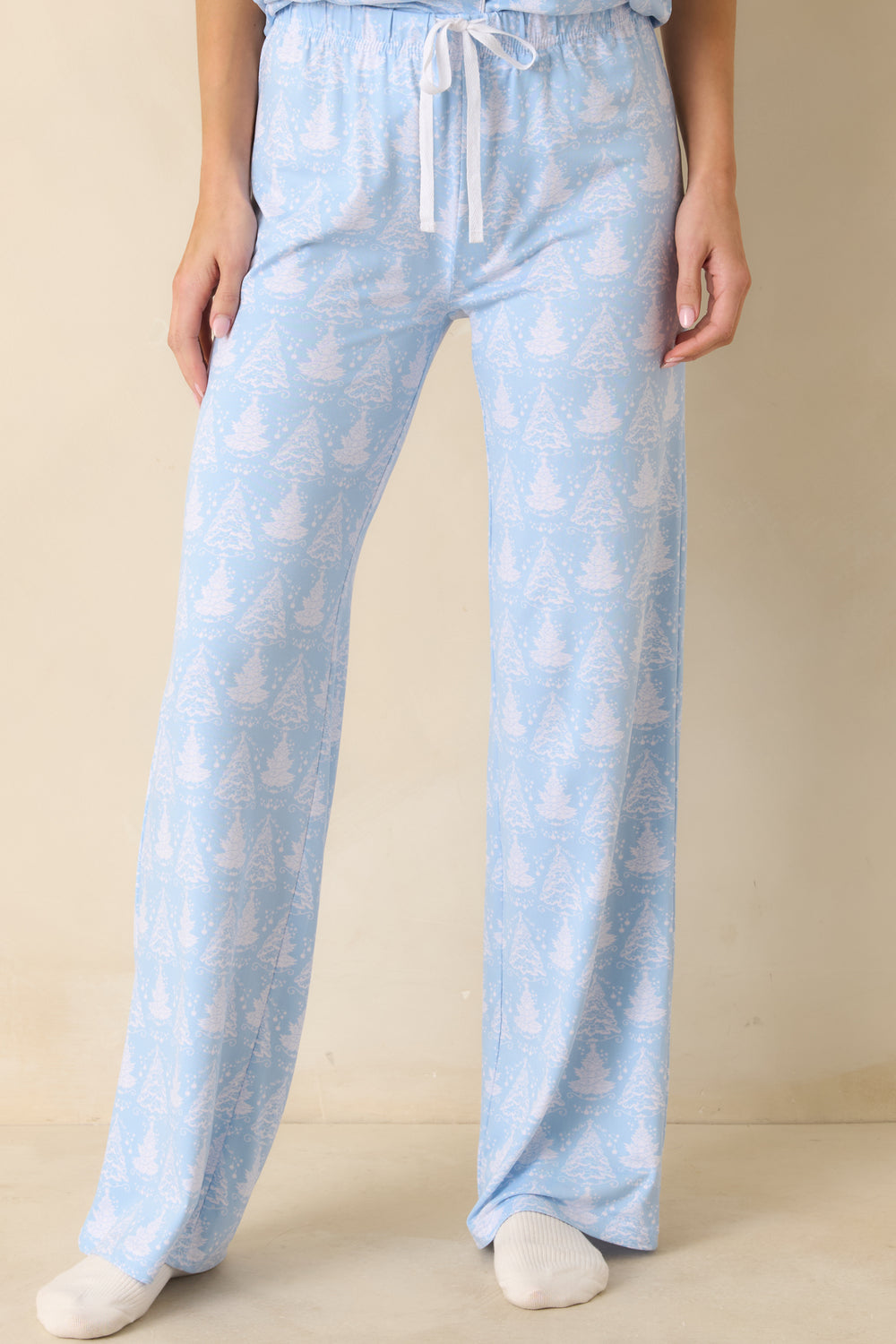 Cropped-Front-View-Drawstring-Waistband-White-Piping-Detail
