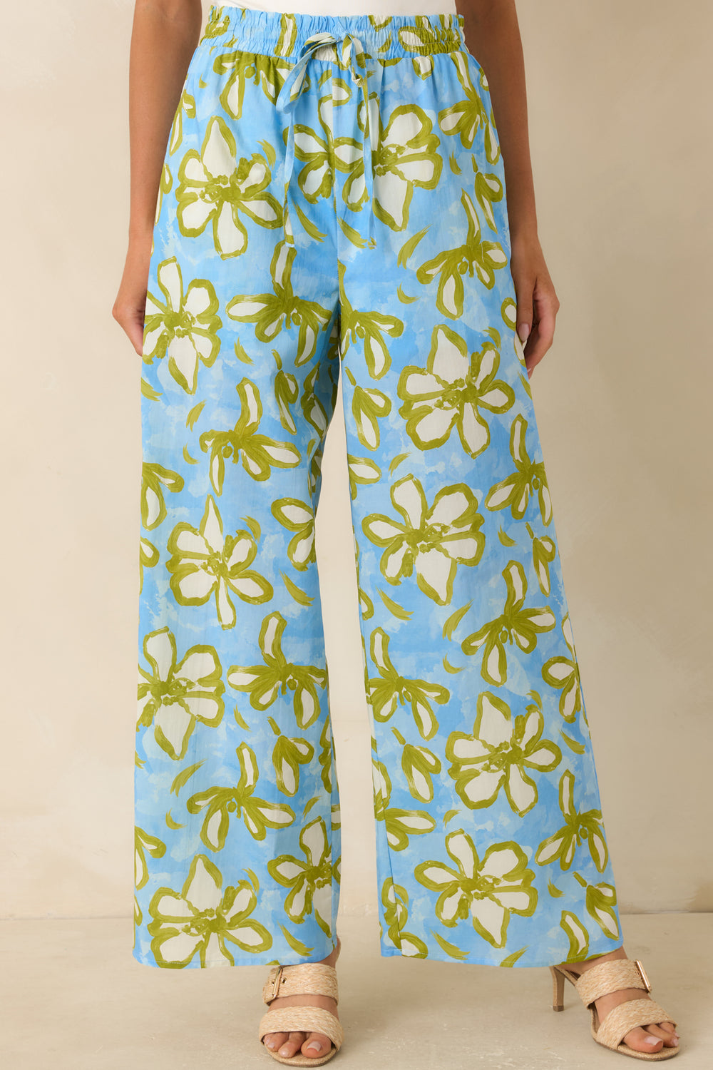 Cropped-Front-View-Of-The-Floral-Pants