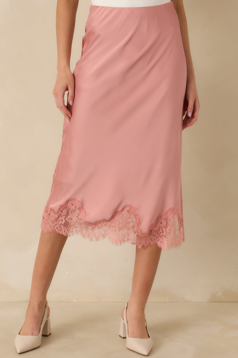 Cropped-View-Focusing-On-The-Elastic-Waistband-And-Sleek-Satin