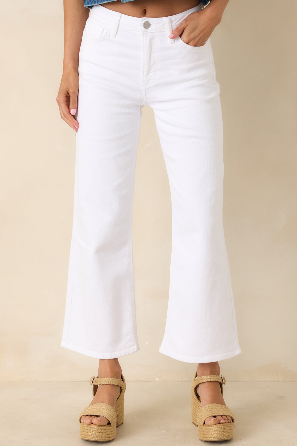 Cropped-View-Of-White-Denim-Jeans-Highlighting-The-Wide-Legs