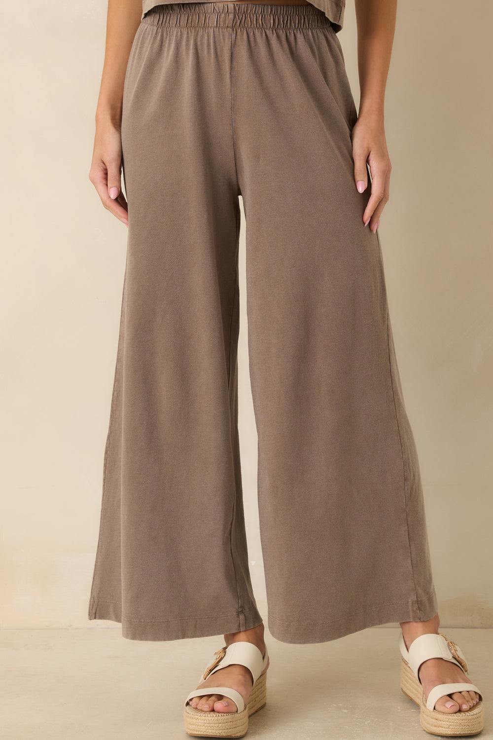 Dark-Taupe-Pants-Highlighting-The-Elastic-Waistband
