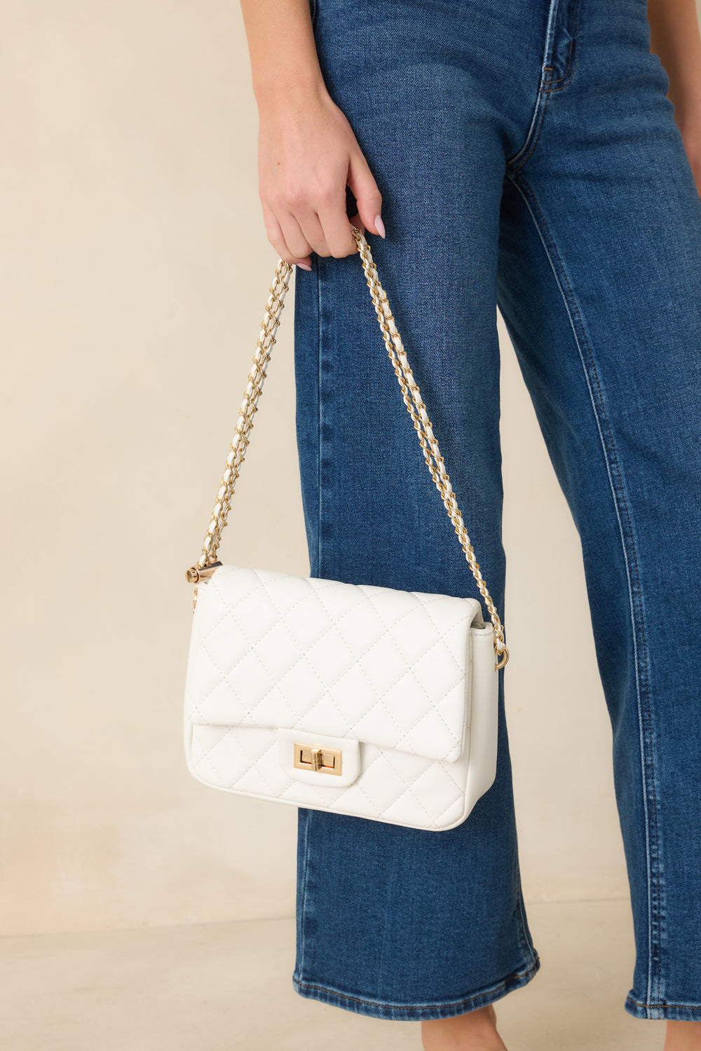 Front-View-White-Quilted-Handbag-Gold-Hardware-Twist-Lock