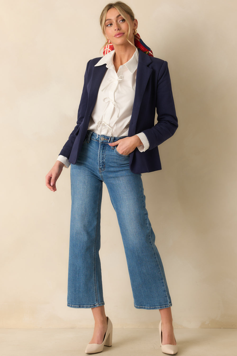 Full-Body-View-Top-With-Collared-Neckline-And-Clean-Silhouette