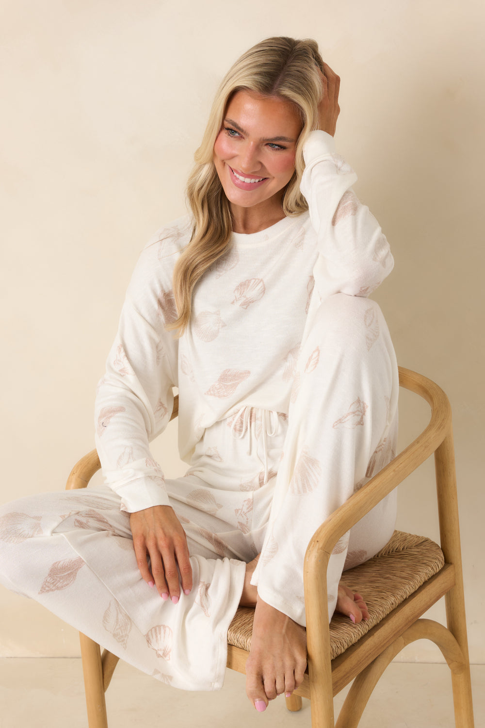 Ivory-Long-Sleeve-Knit-Top-Relaxed-Fit-Crew-Neckline-Shell