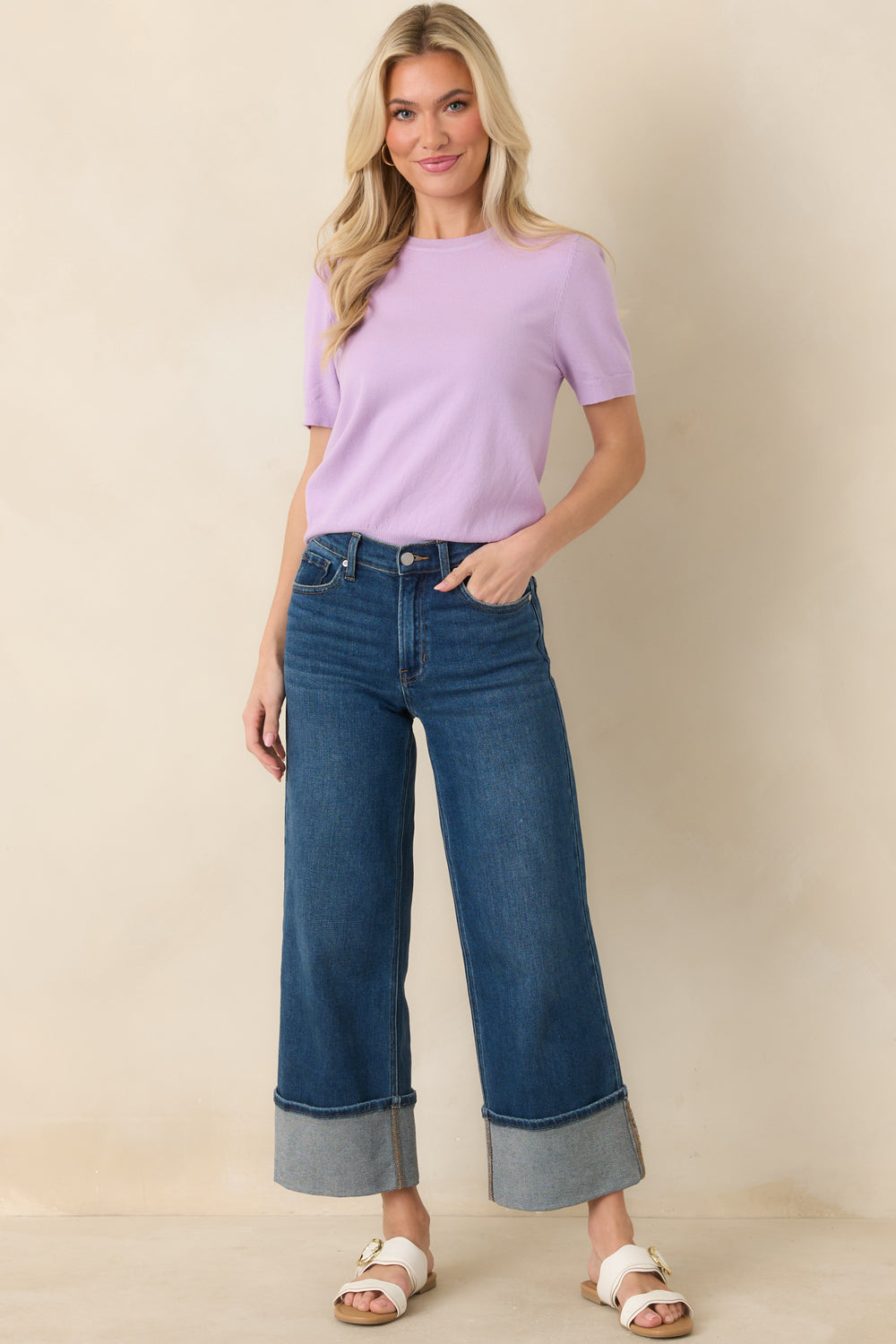 Lavender-Short-Sleeve-Knit-Top-With-A-Classic-Crew-Neckline
