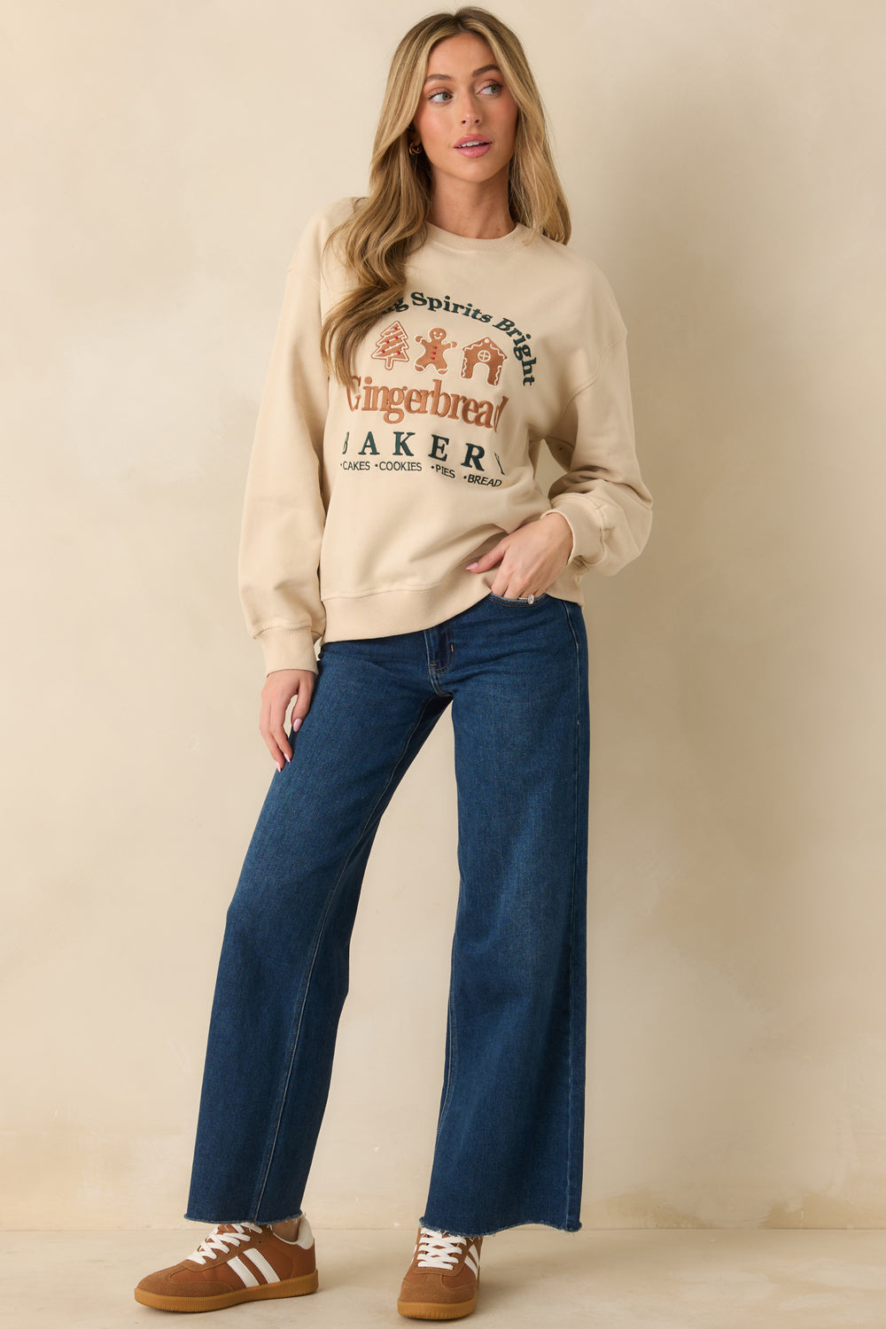 Light-Beige-Fleece-Sweatshirt-Gingerbread-Bakery-Embroidery-Front