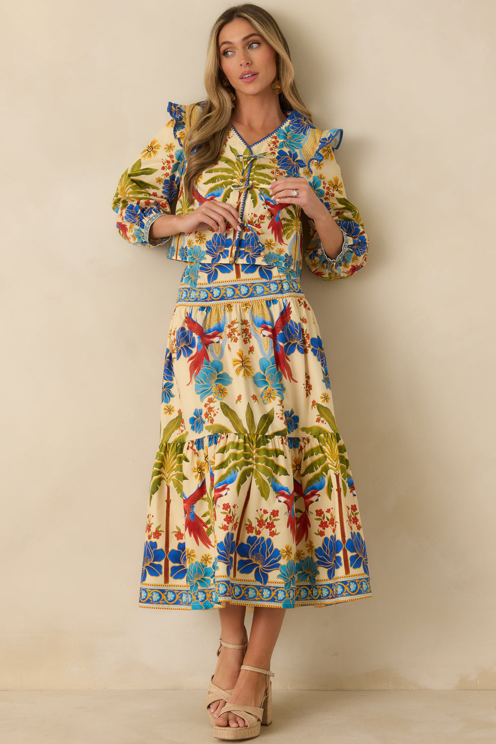 Multicolored-Top-With-V-Neckline-And-Ruffled-Shoulders