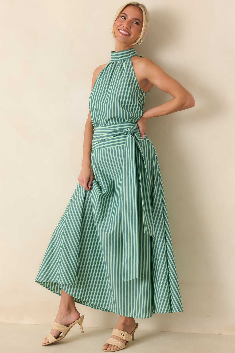 Sleeveless-Cotton-Halter-Top-With-Striped-Design