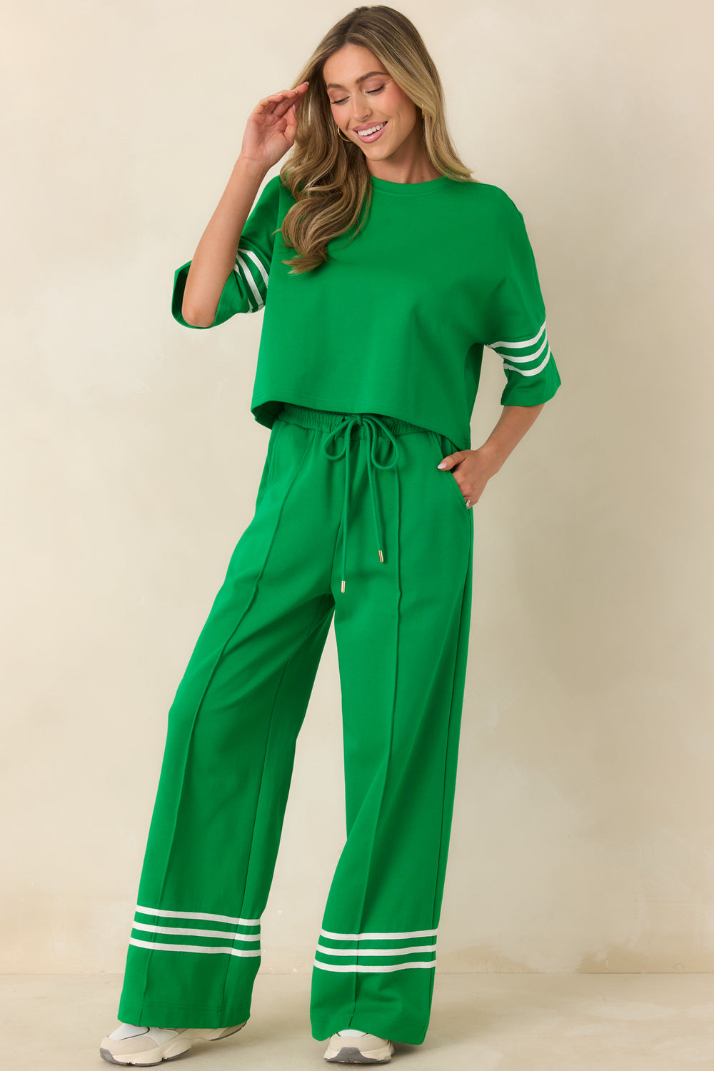 Soft-Cotton-Blend-Top-With-A-Classic-Crew-Neckline