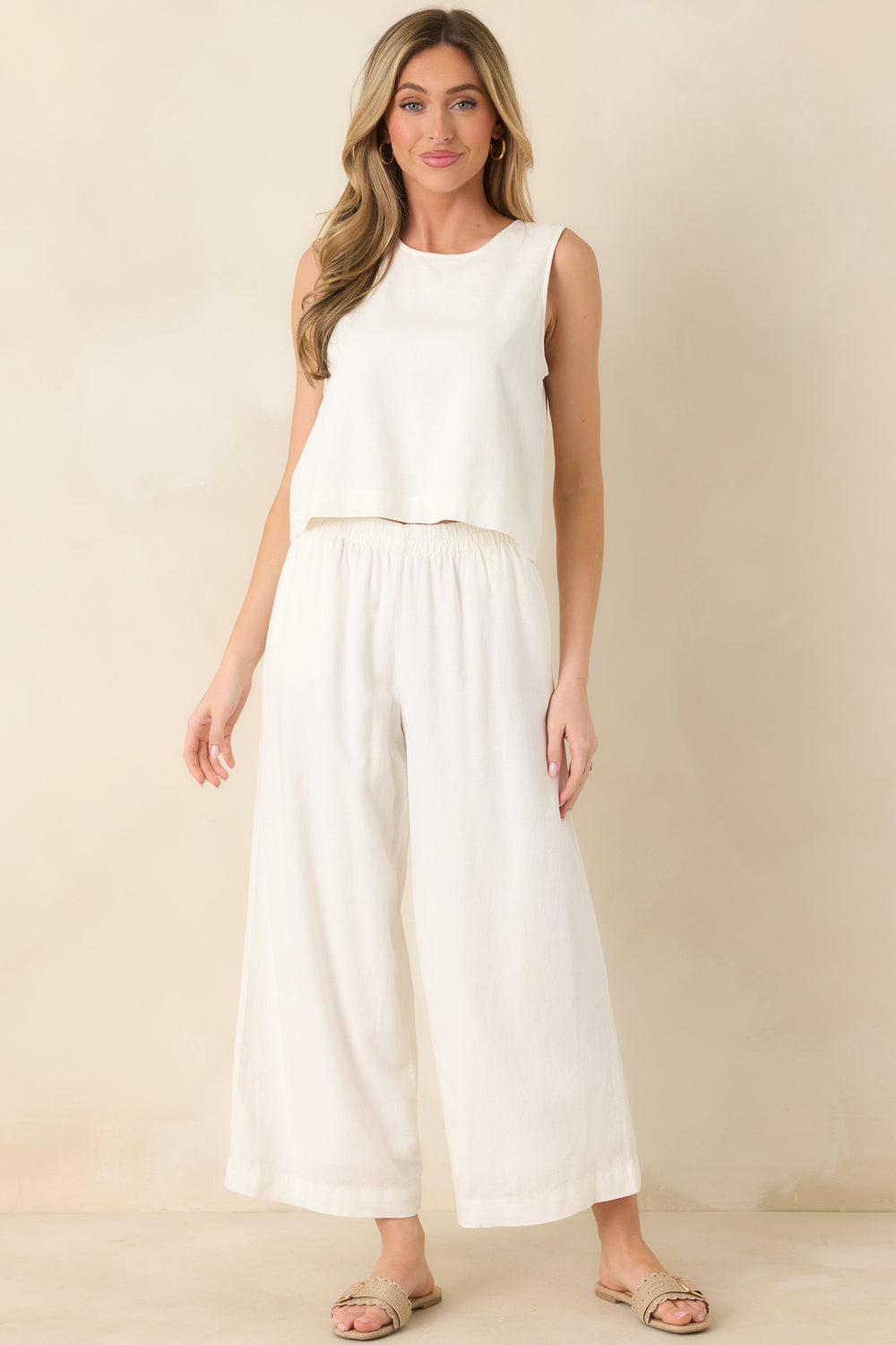 White-Sleeveless-Tank-Round-Neck-Relaxed-Straight-Linen
