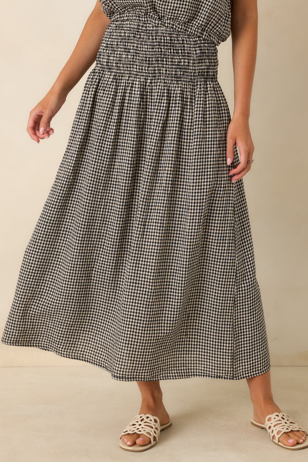 Wide-Smocked-Waistband-On-Linen-Maxi-Skirt