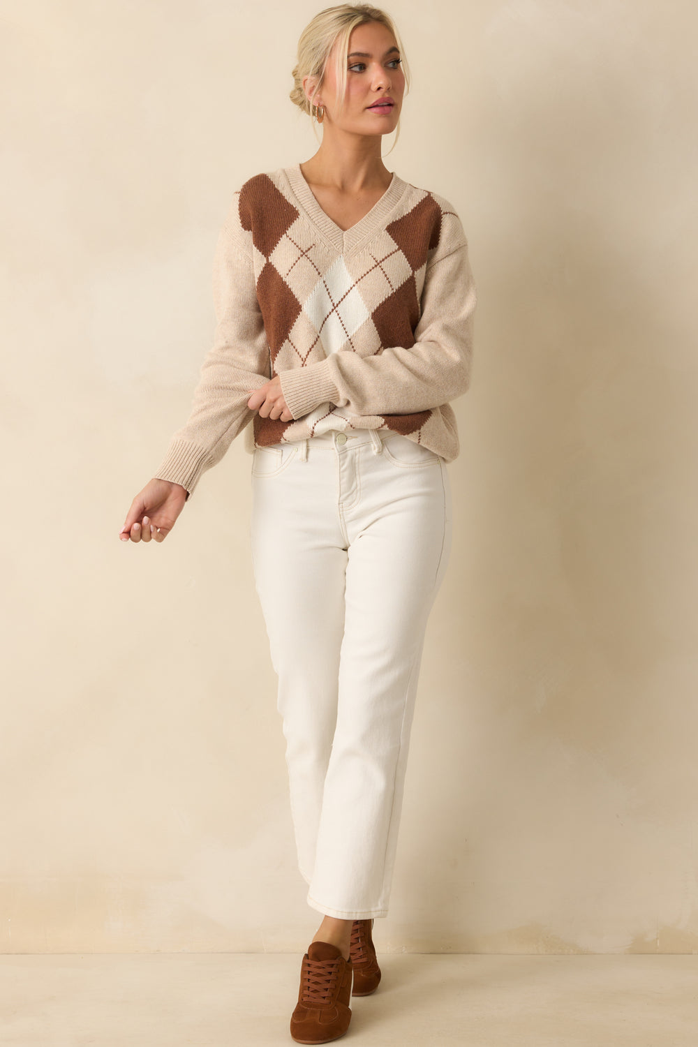 beige-sweater-argyle-pattern-brown-white-v-neckline