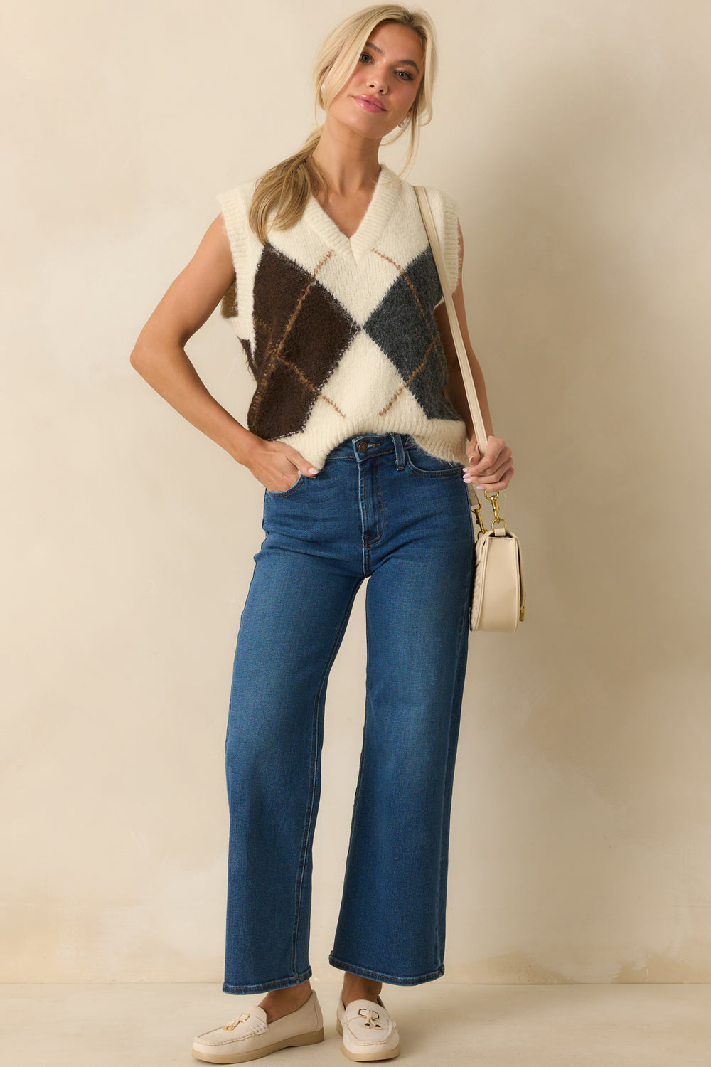 ivory-sleeveless-sweater-vest-argyle-pattern-v-neckline